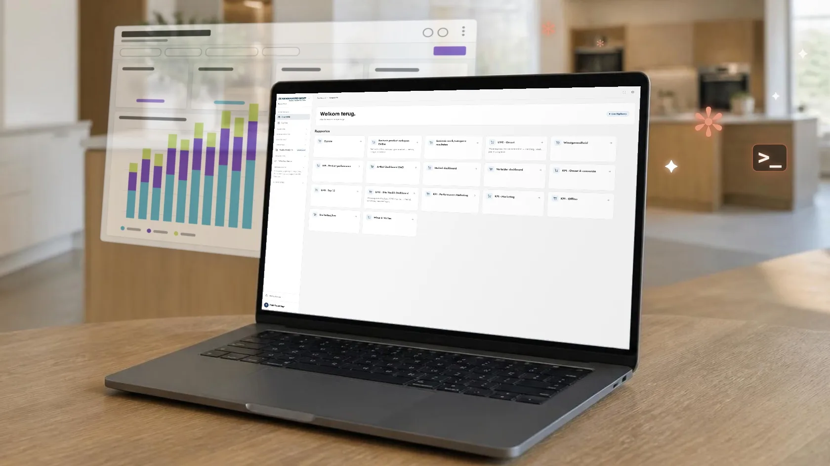 Een laptop in een keukenshowroom met het overzicht van de nieuwe rapportageapplicatie van DMG, met daarachter een vervaagd Looker-dashboard en oplichtende symbolen voor AI en Claude Code ernaast